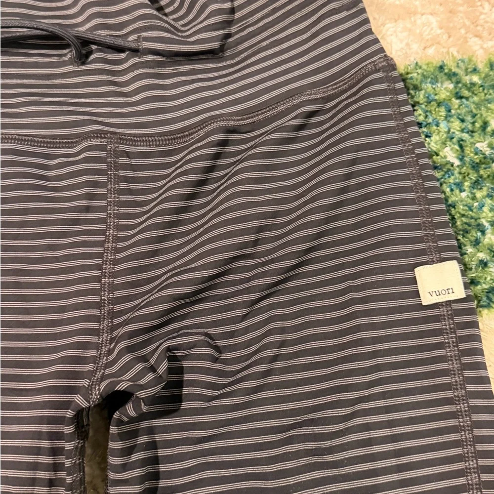 Vuori Gray Striped Leggings - Picture 6 of 7